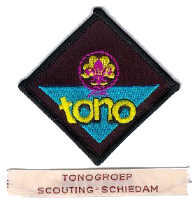 Het teken op onze das en het groepsnaambandje