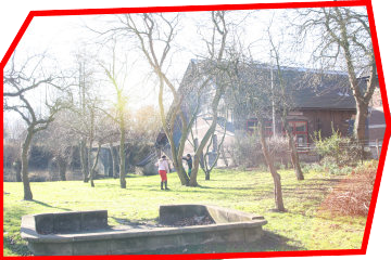 Ons groepshuis gezien vanuit de boomgaard