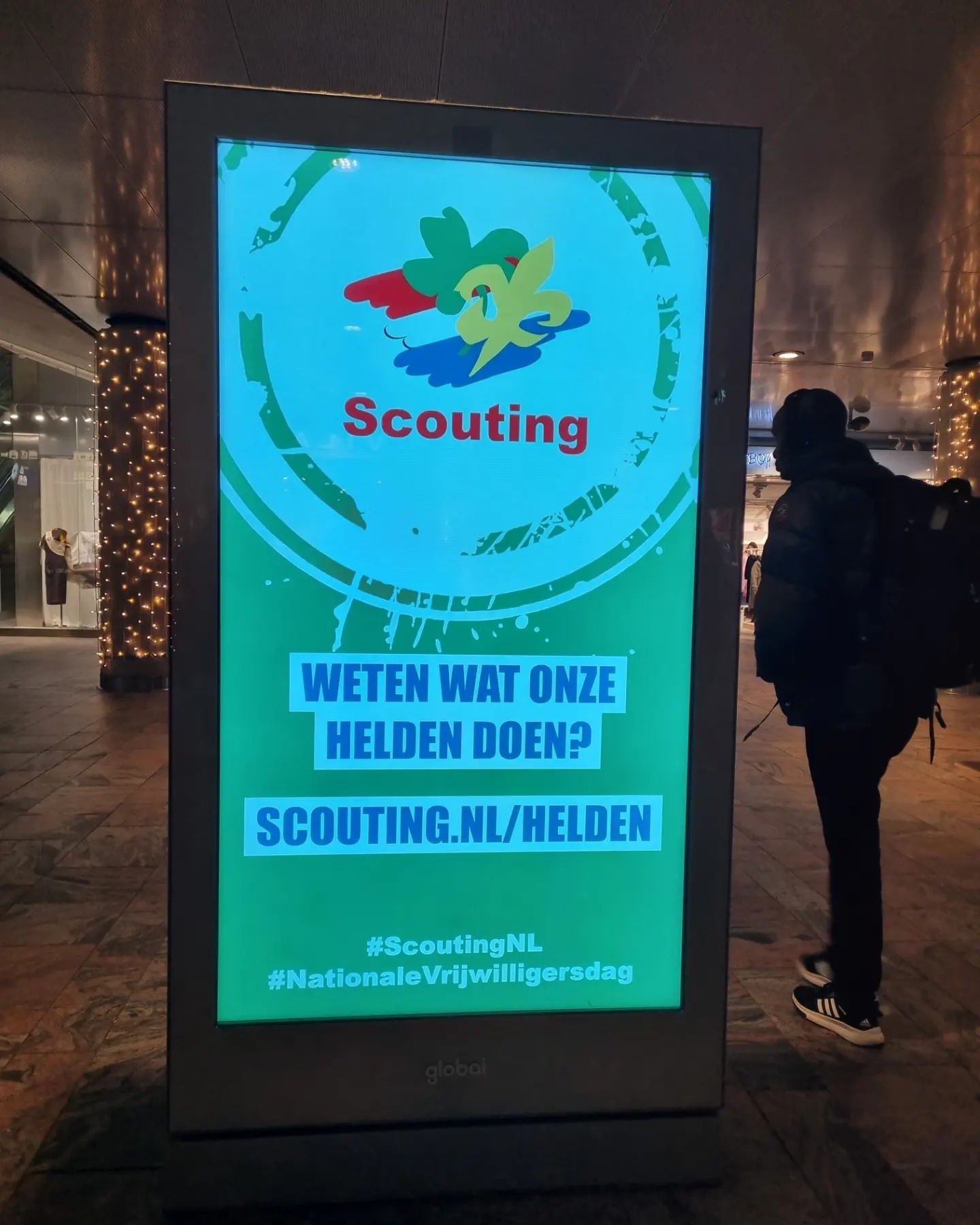 #scoutinghelden Scouting Nederland laat #scoutinghelden zien op de abri's