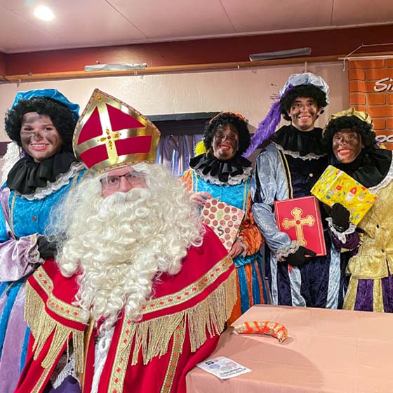 De Sinterklazencentrale van de Scouting Tono-groep bezorgt uw gezin een overgetelijke avond