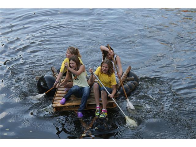 Een van de vlotten tijdens de vlottenrace Een van de vlotten tijdens de vlottenrace