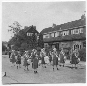 Een oefenbijeenkomst van de Padvindstersband van het NPG Schiedam